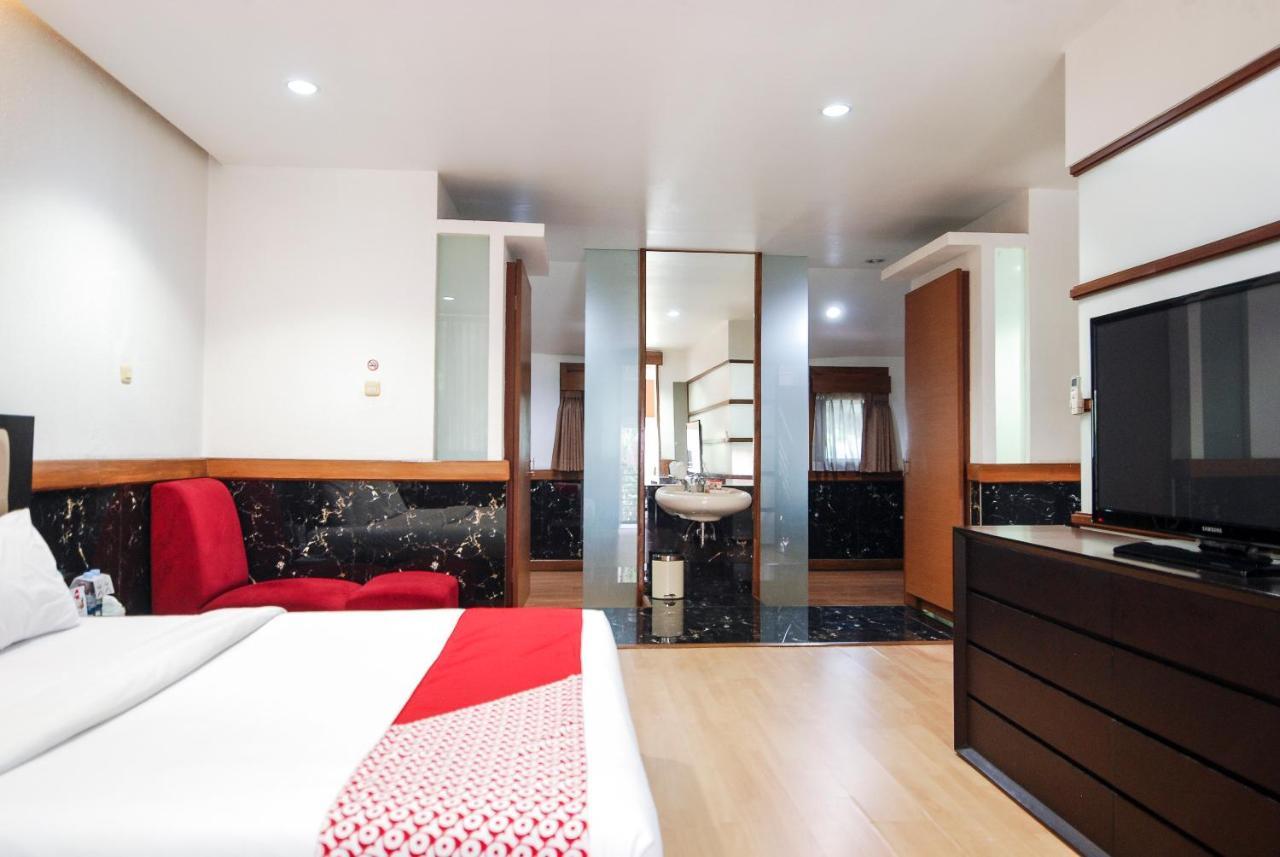 Oyo 229 Hi Quality Hotel Bandung Exterior photo